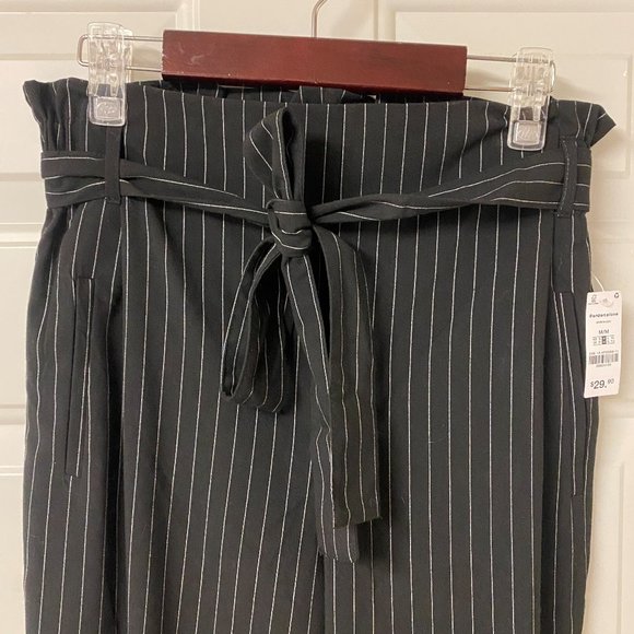 Ardene's Cropped Striped Dress Pants Medium - Picture 3 of 6